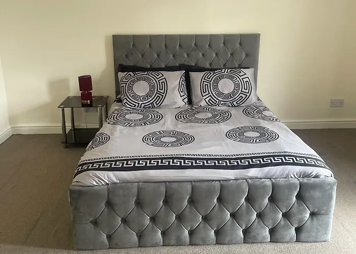 Stylish 1-Bed Apt - Sleeps 4 - Parking - Wifi