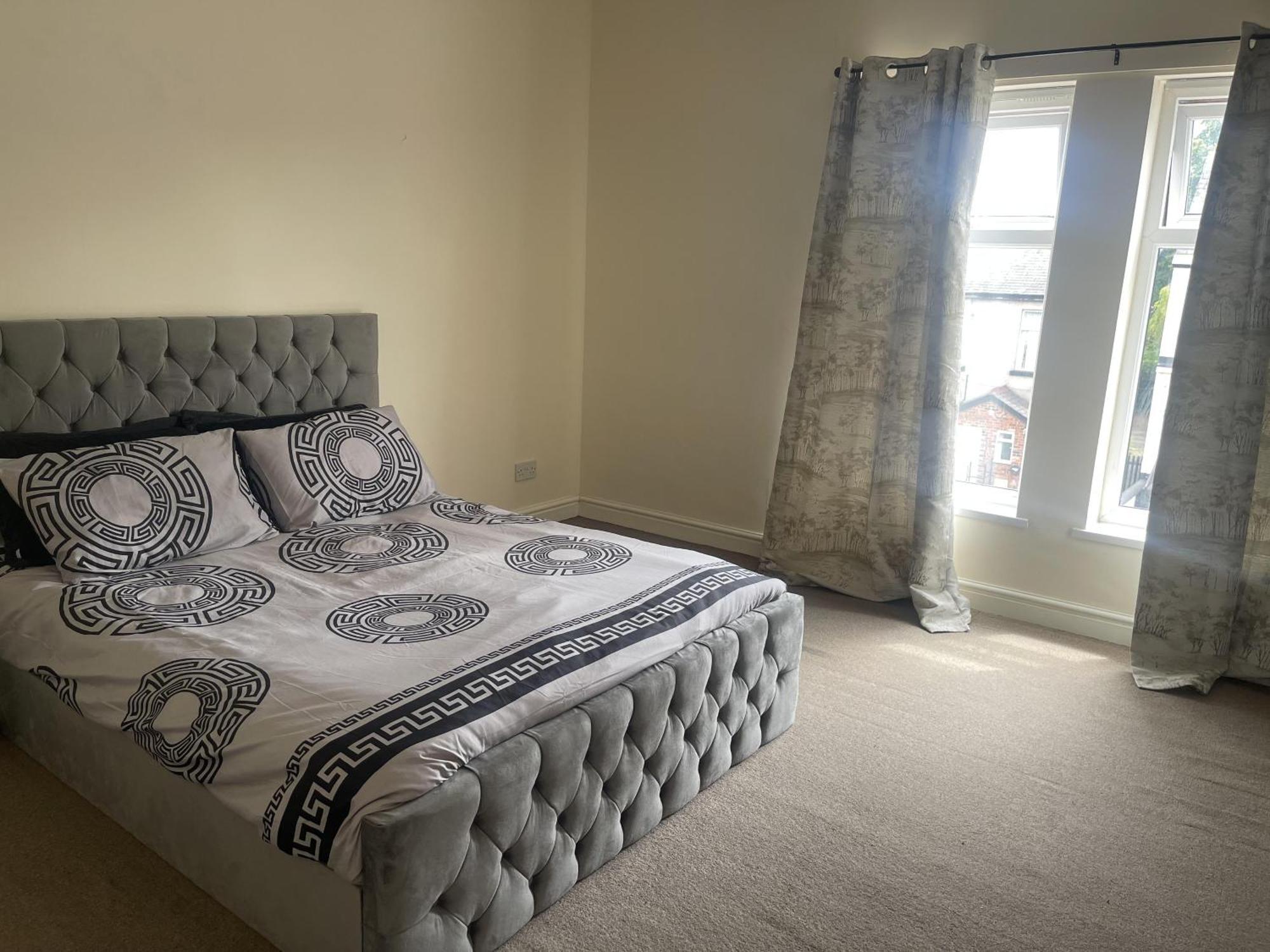 Apartment Stylish 1-bed - Sleeps 4 - Parking - Wifi *