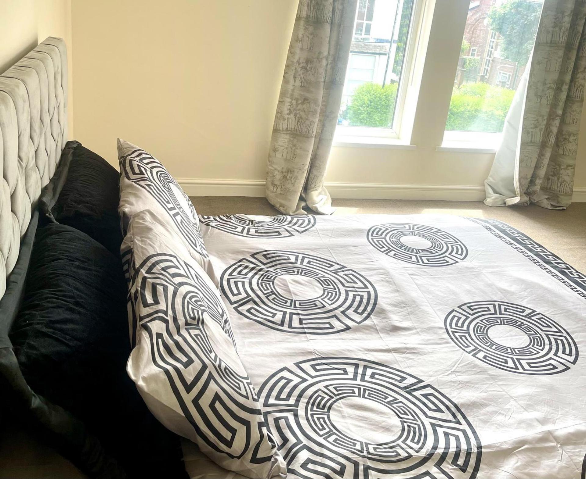 Stylish 1-bed - Sleeps 4 - Parking - Wifi *