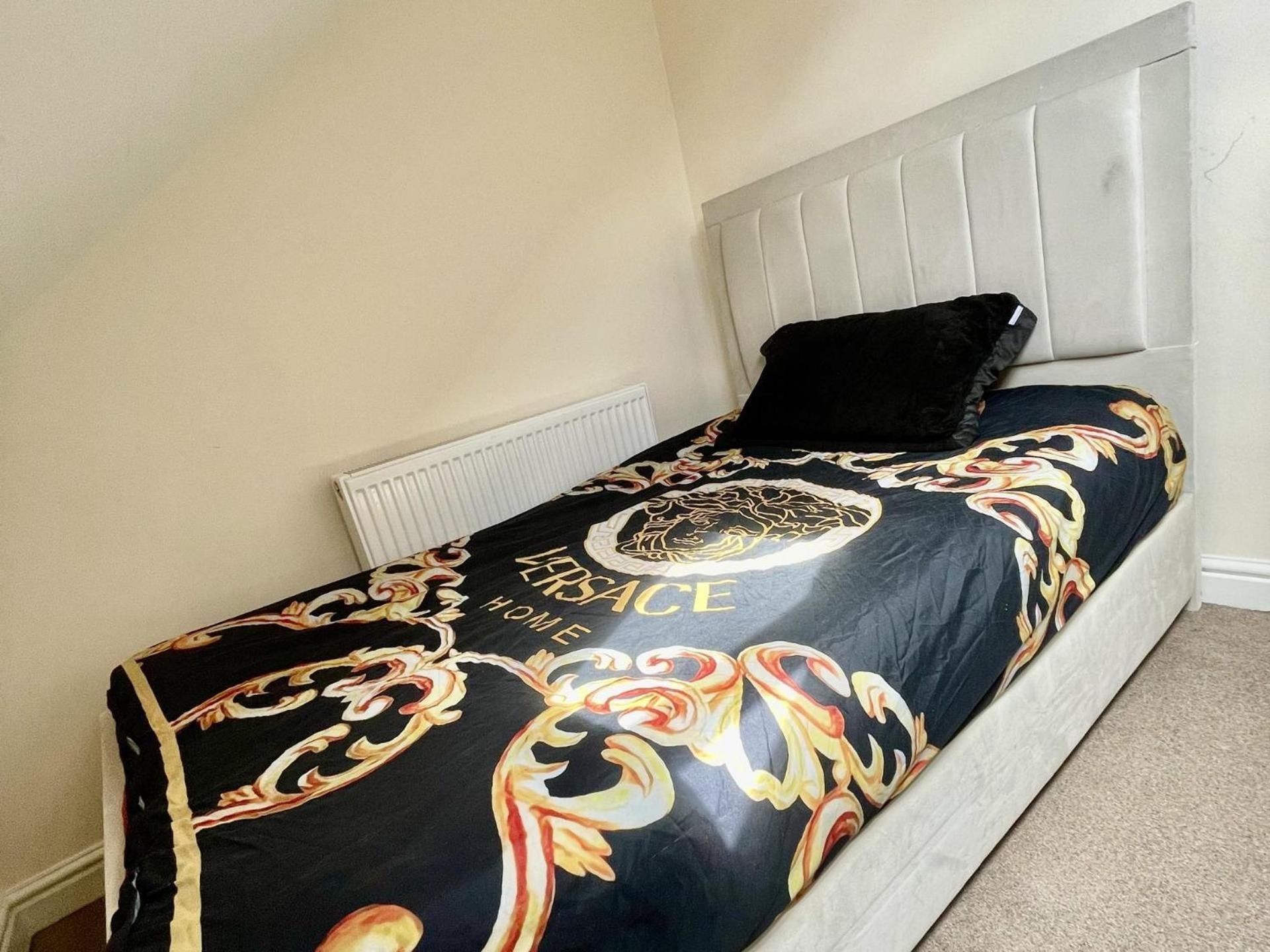 Stylish 1-bed - Sleeps 4 - Parking - Wifi