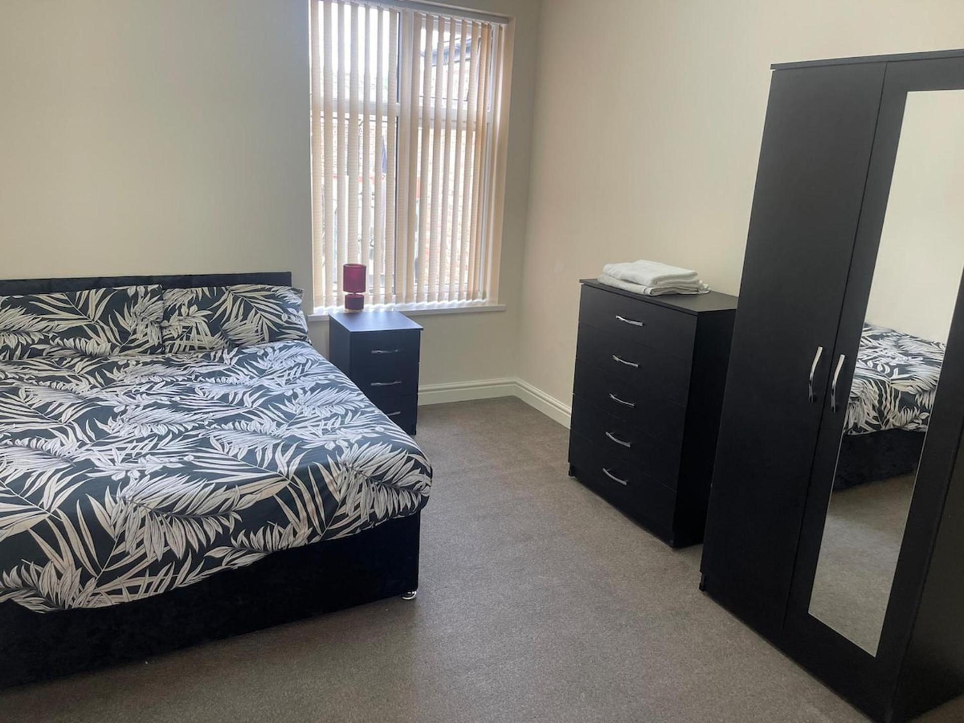 Stylish 1-bed - Sleeps 4 - Parking - Wifi Apartment *