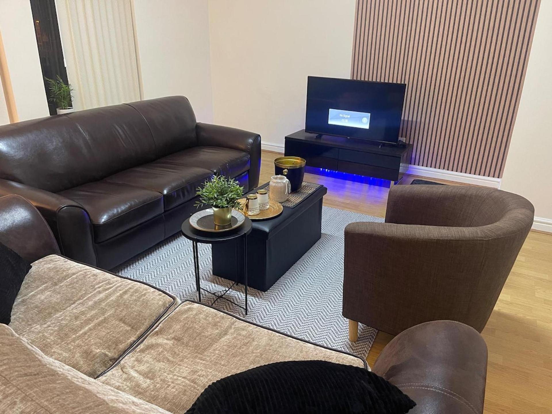 Apartment Stylish 1-bed - Sleeps 4 - Parking - Wifi