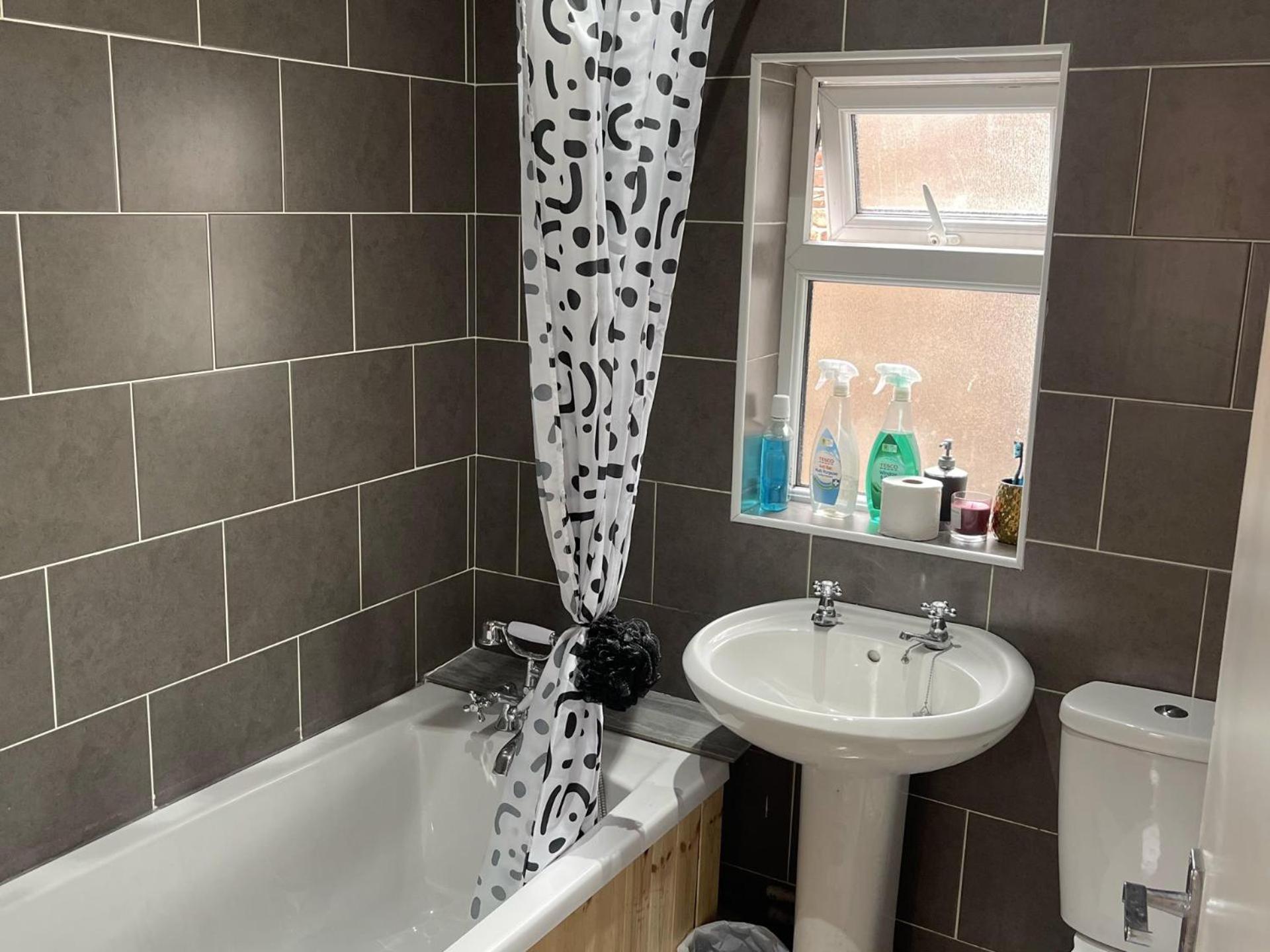 Stylish 1-bed - Sleeps 4 - Parking - Wifi Appartement