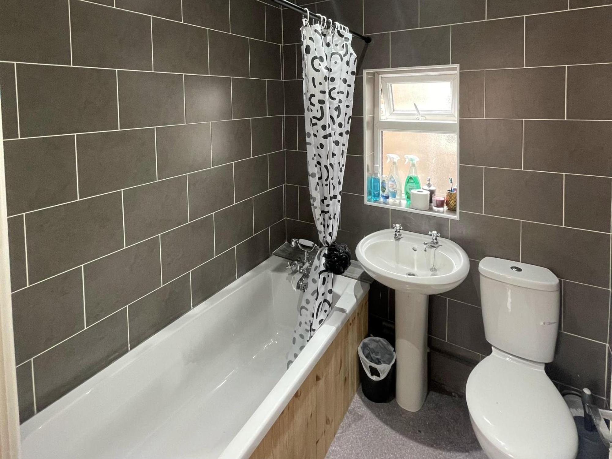 Stylish 1-bed - Sleeps 4 - Parking - Wifi