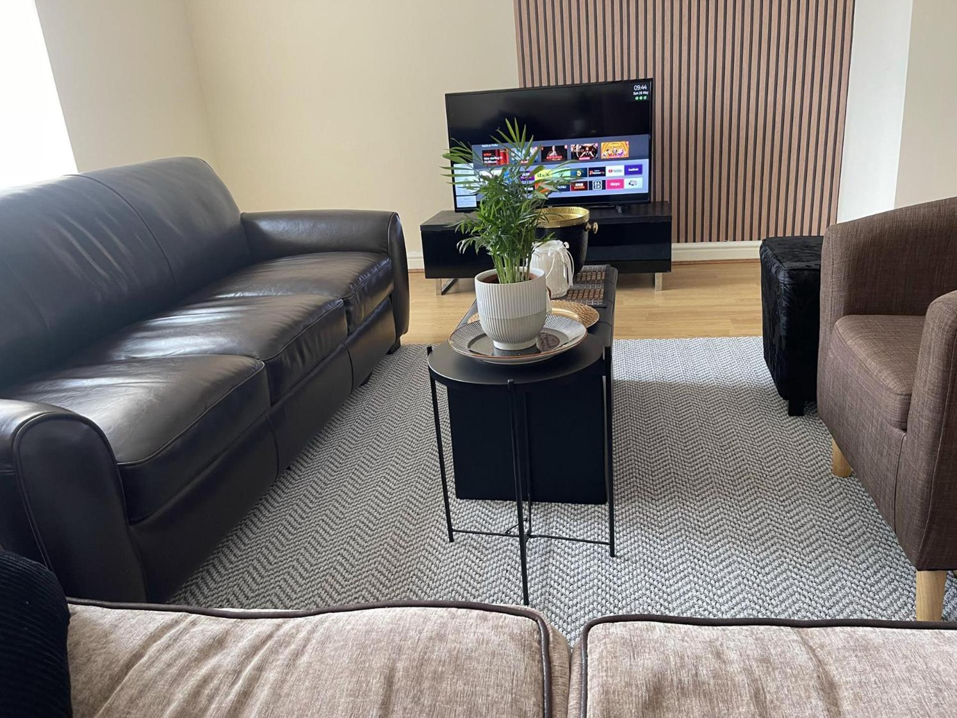 Apartment Stylish 1-bed - Sleeps 4 - Parking - Wifi